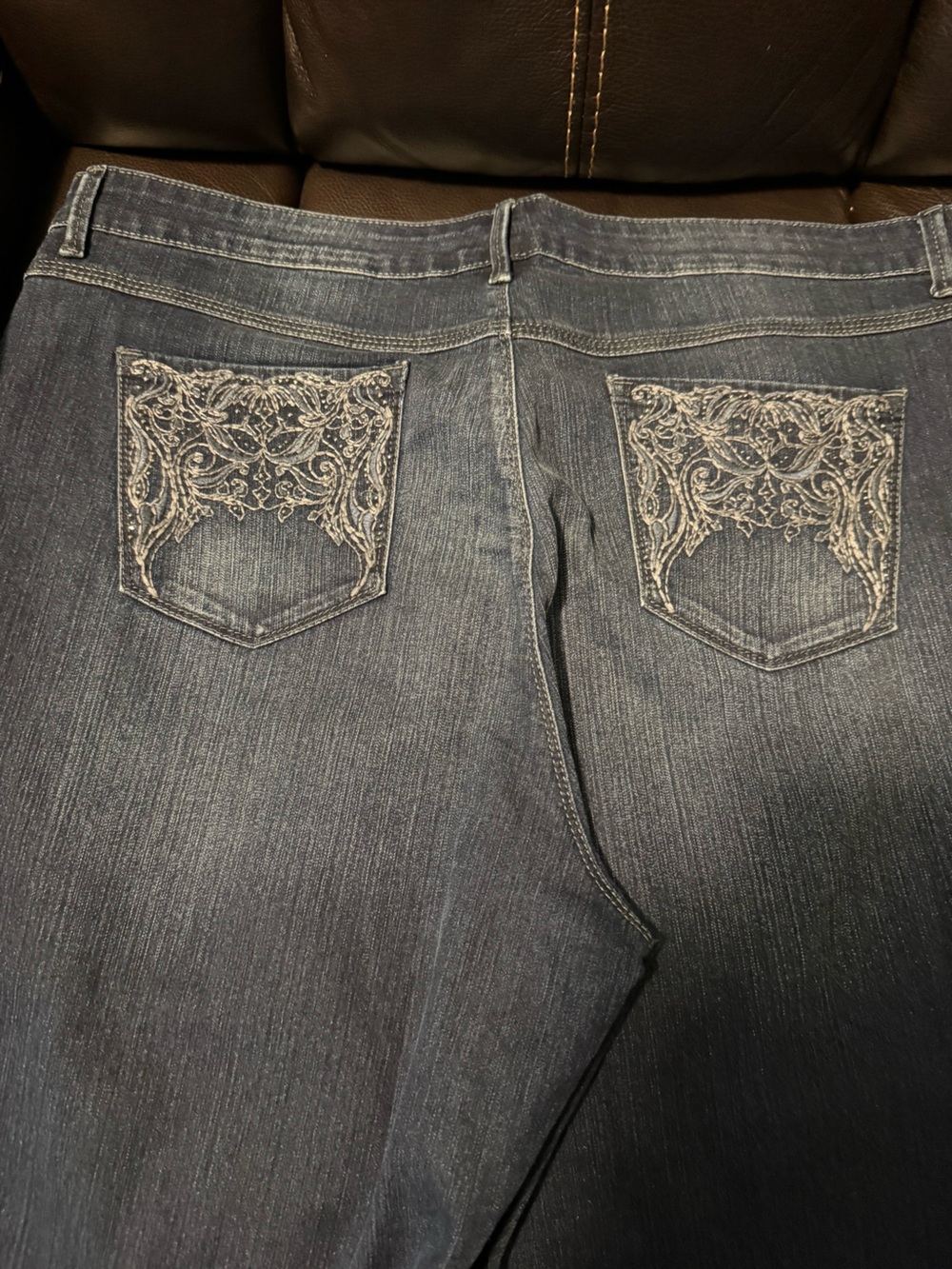 Gloria Vanderbilt Indigo Embroidered Pocket Ankle Jean Capris - Picture 5 of 9